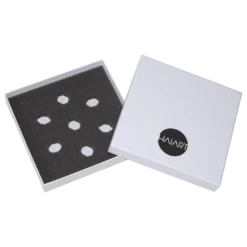 Cutie rigida Toreto Duo 18x18x3 mat alb_00 serigrafie negru Haiart deschisa 1