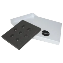 Cutie rigida Toreto Duo 18x18x3 mat alb_00 serigrafie negru Haiart deschisa 2