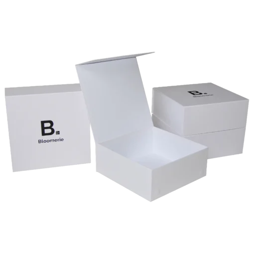 Cutii rigide Magneto Uno C3 25x25x10 texturat bianco_03 serigrafie negru Bloomerie ansamblu 1